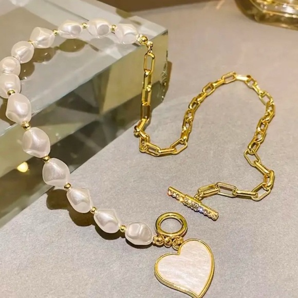 NWT Gold Heart Shape Pendant Rhinestone Decor Pearl Shape Necklace - Picture 5 of 8